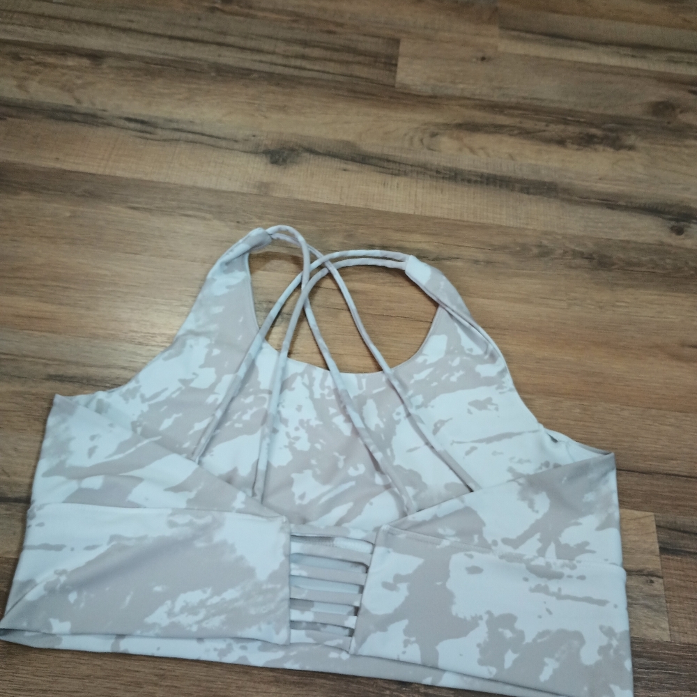 Workout top - Picture 3 of 4
